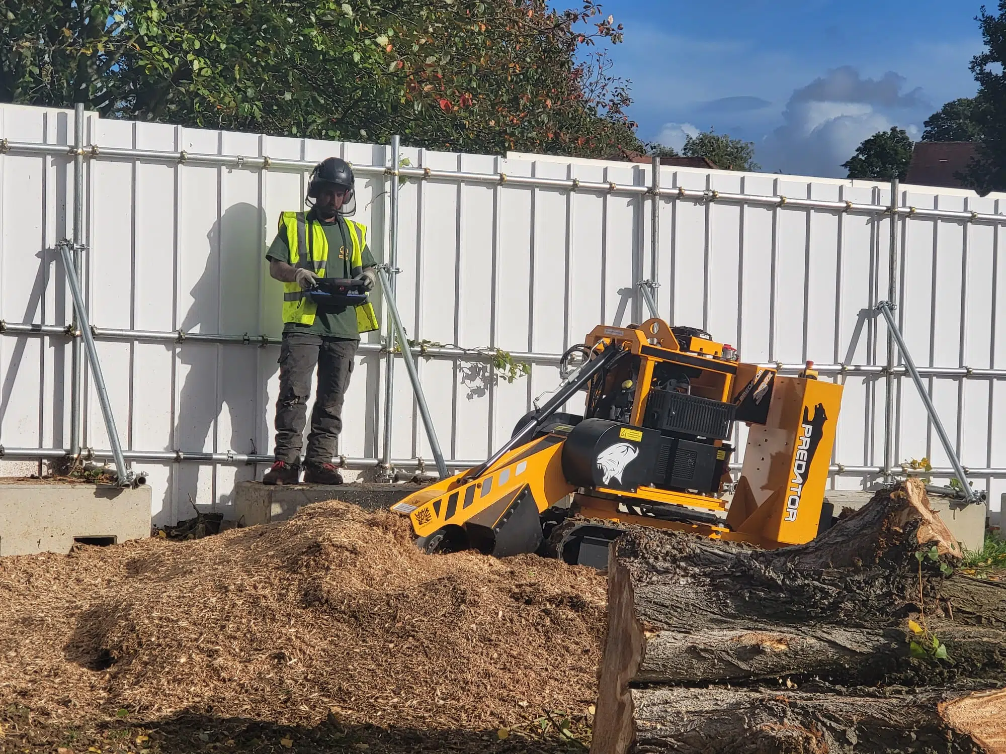 Stump Grinding Hero (2) Stump Grinding Hero (2)