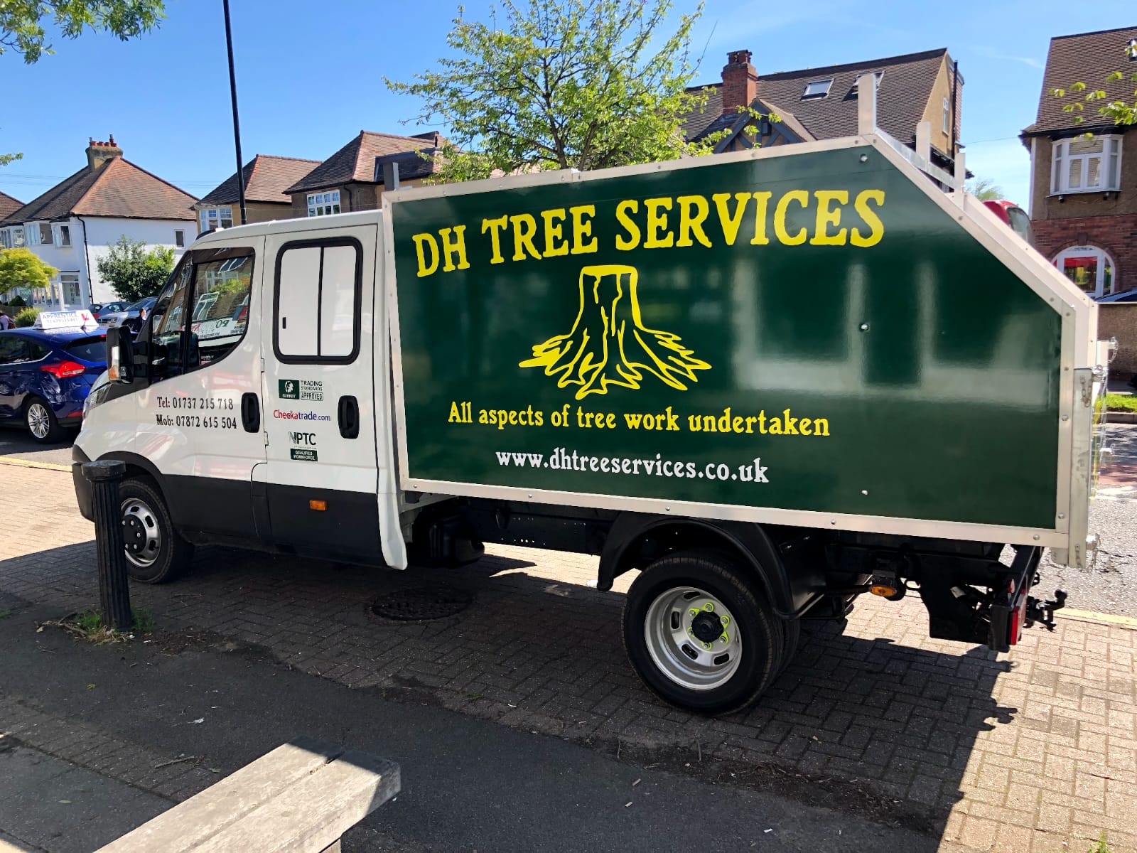Tree surgeons in Holmwood